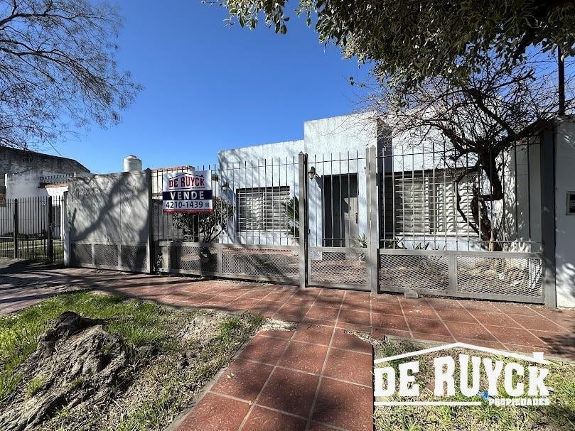 Foto de Casa con lote de 10x40 Quilmes Oeste, imagen 4