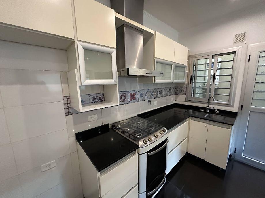Foto de Duplex 3 ambientes moderno, a pasos de Avenida Mitre, imagen 4