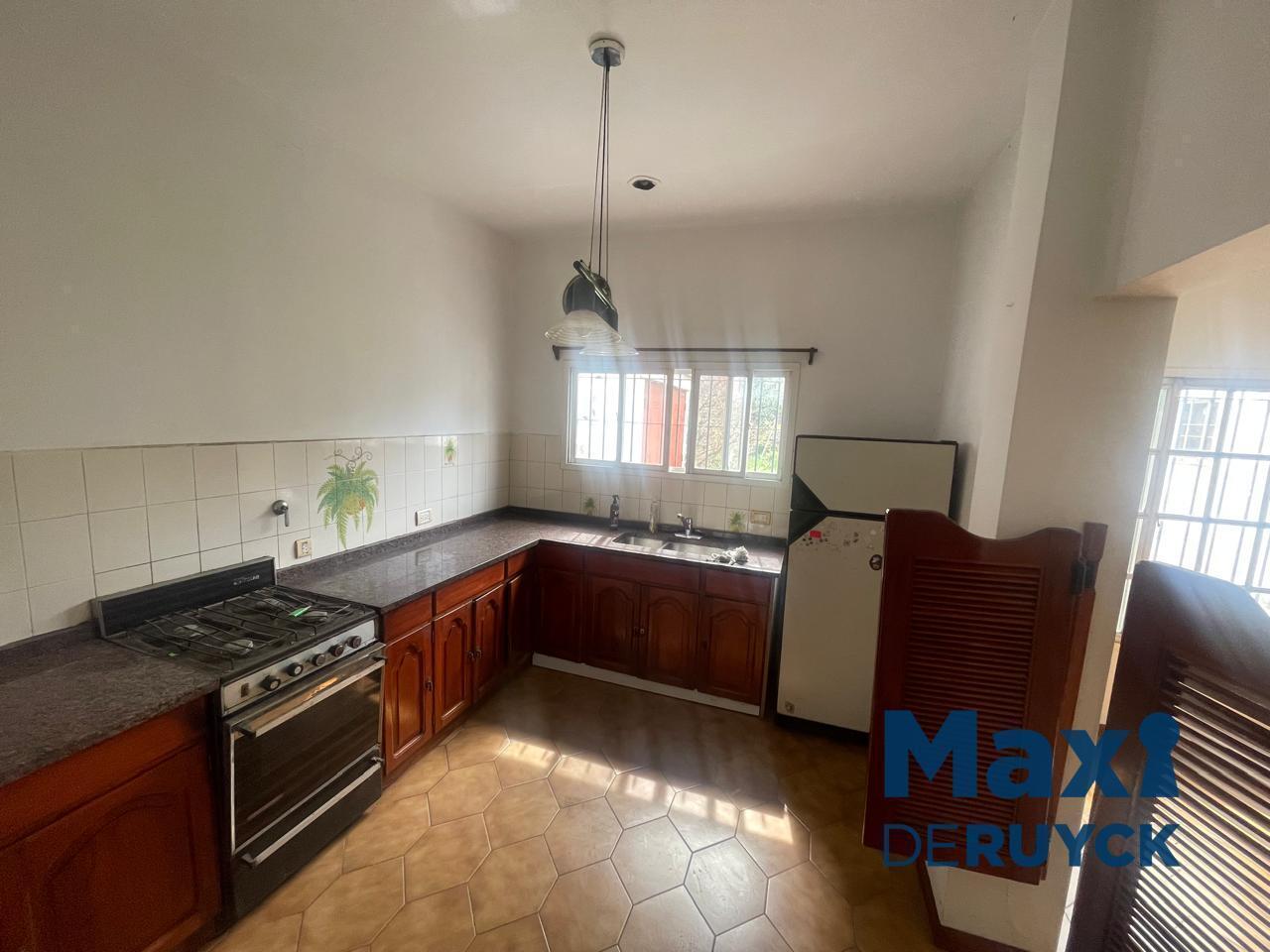 Foto de Casa con verde en Barrio Parque Calchaquí, imagen 3