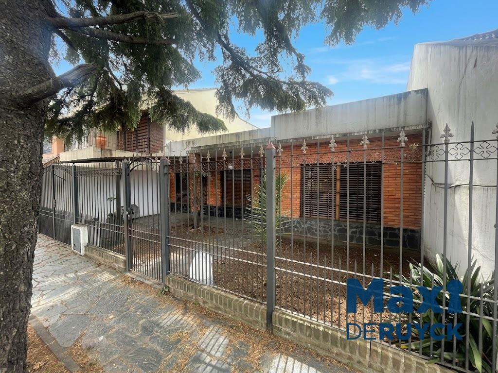 Foto de Casa con verde en Barrio Parque Calchaquí, imagen 2