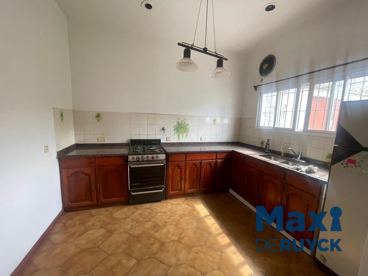 Foto de Casa con verde en Barrio Parque Calchaquí, imagen 4