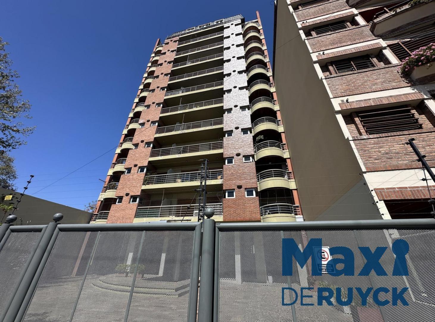 Foto de Departamento 3 ambientes de categoría con cochera y vista al Rio, imagen 3