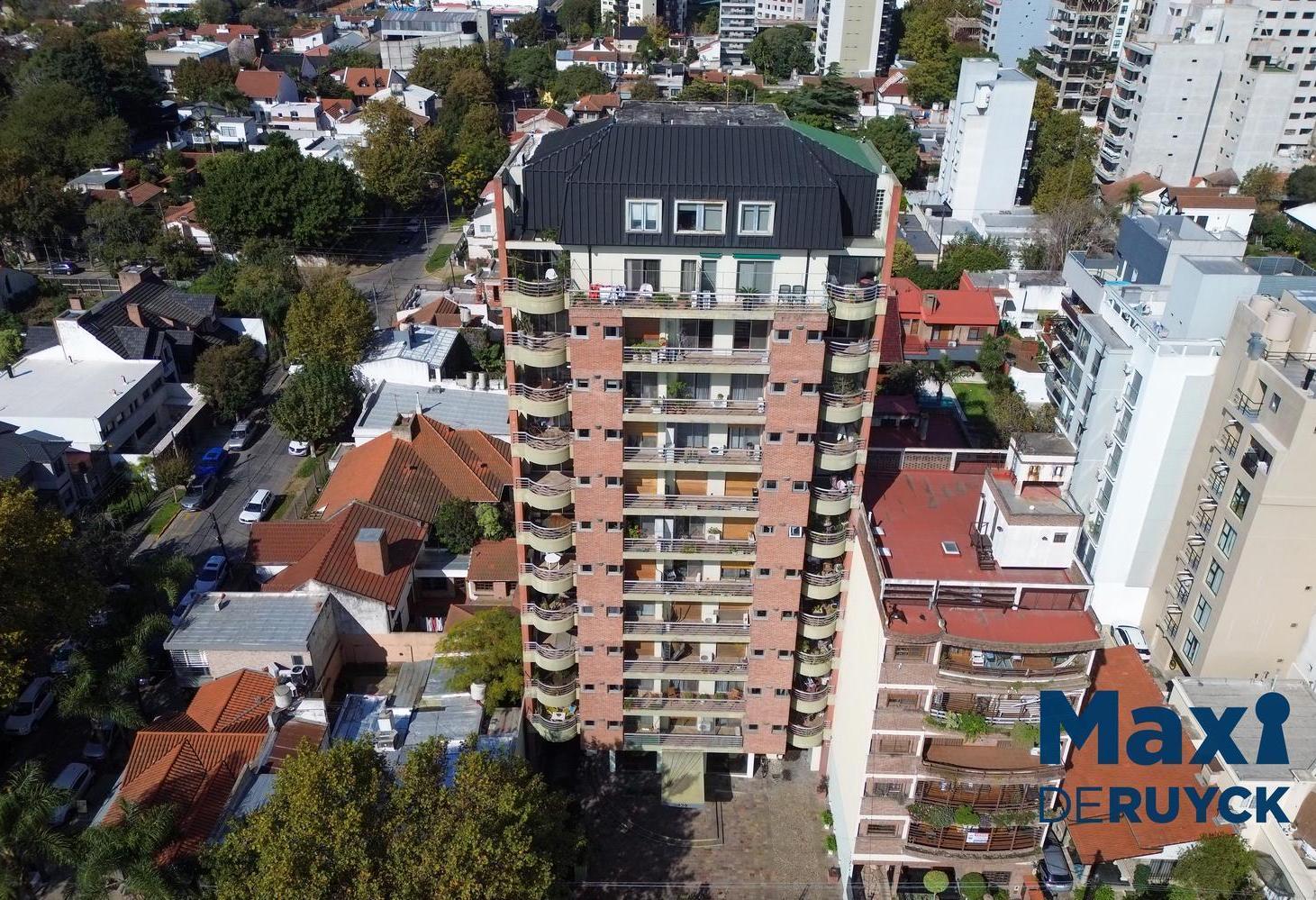 Foto de Departamento 3 ambientes de categoría con cochera y vista al Rio, imagen 1