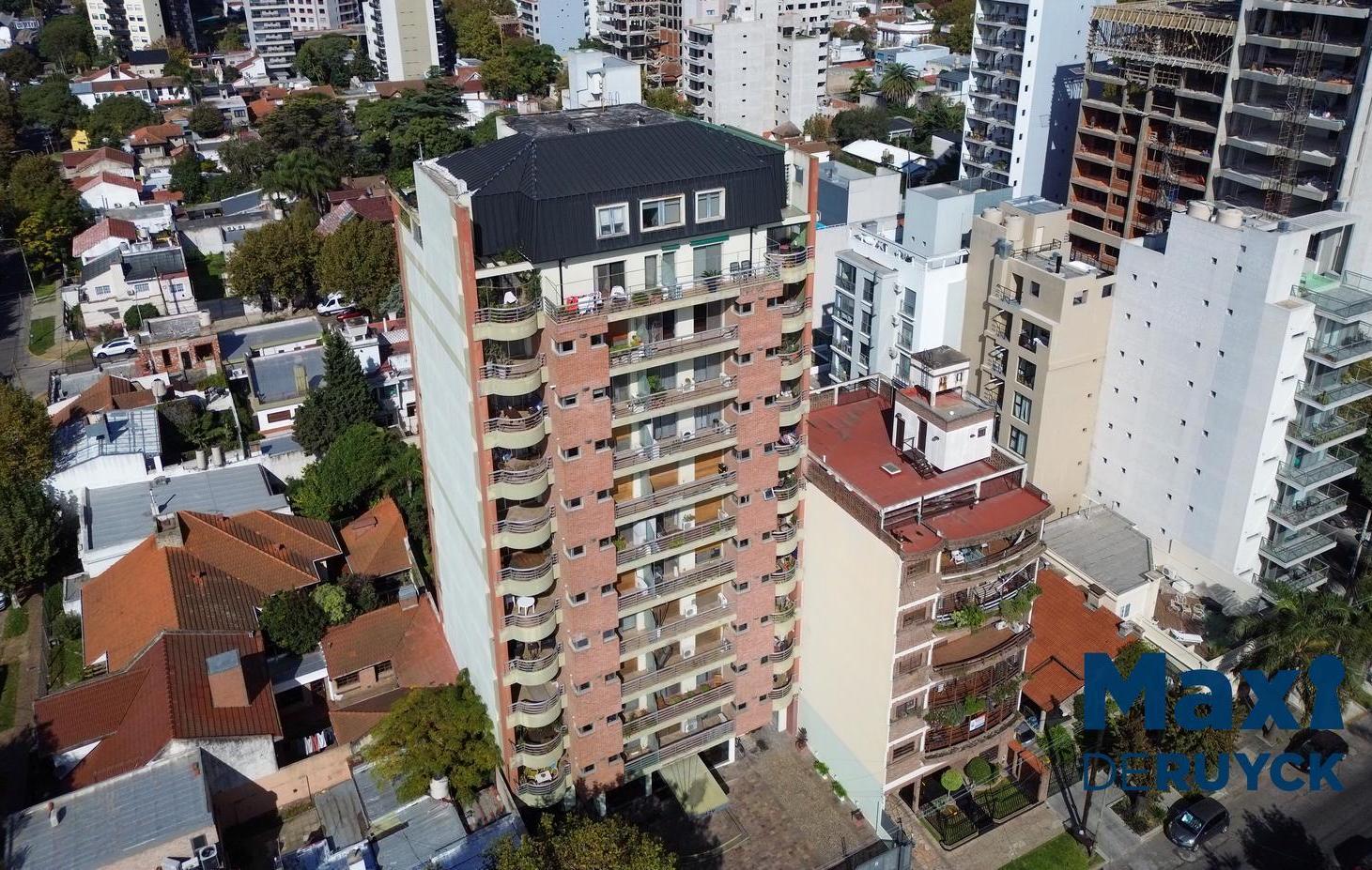 Foto de Departamento 3 ambientes de categoría con cochera y vista al Rio, imagen 2