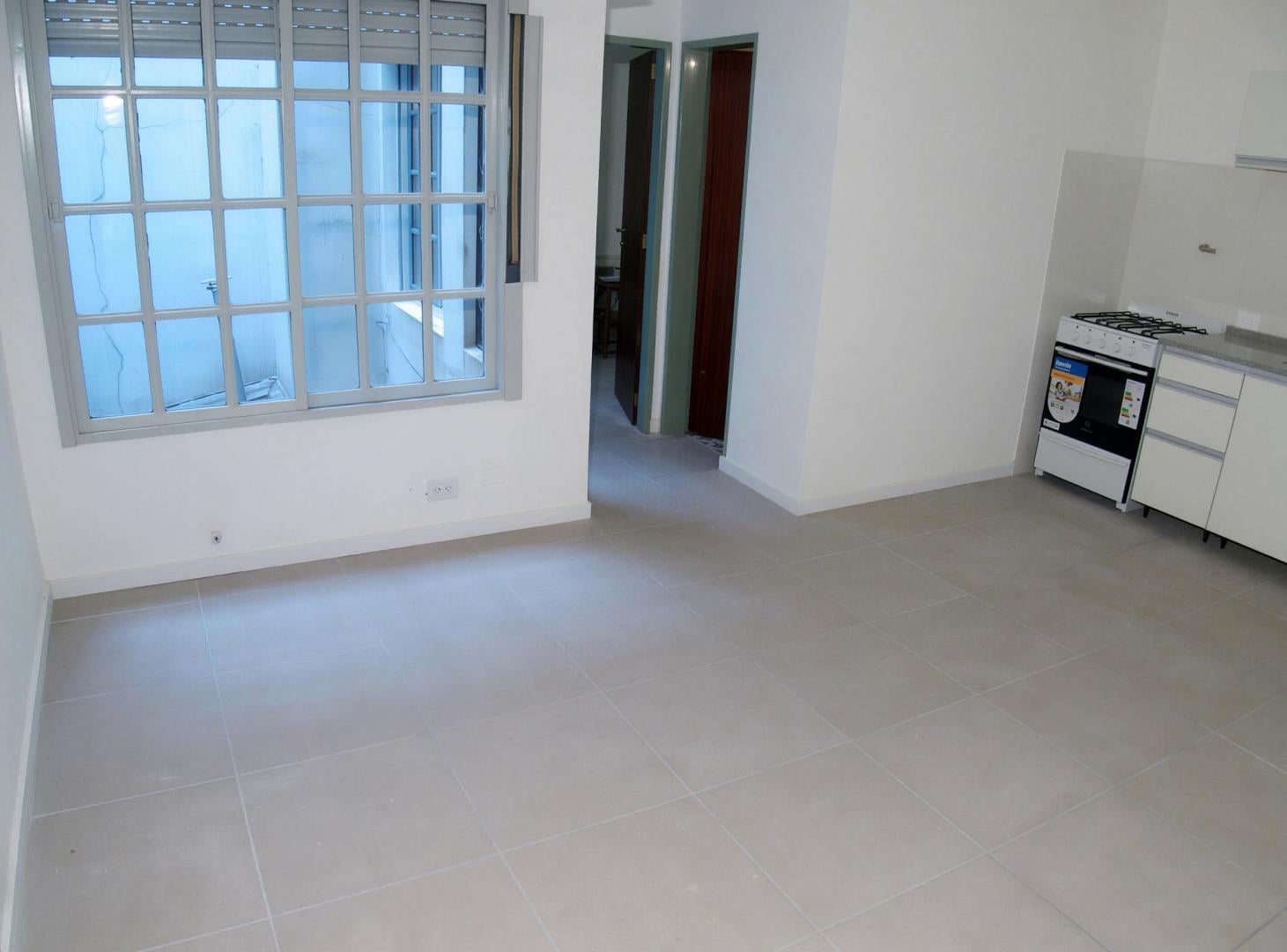 Venta 2 Ambientes por Escalera | 30 m² | Lateral | Muy Luminoso.
