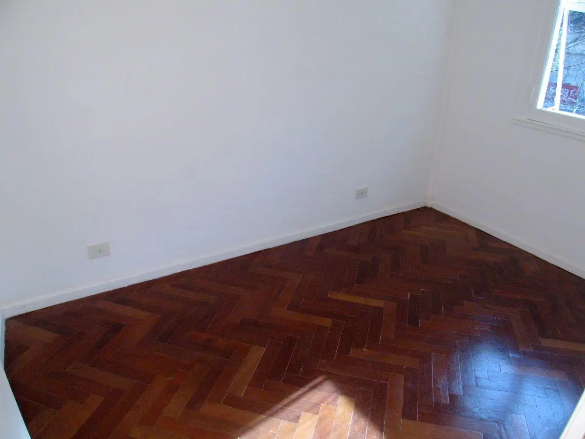 3 Ambientes por Escalera | 49 m2 | Frente | Balcón | Muy Luminoso. 5