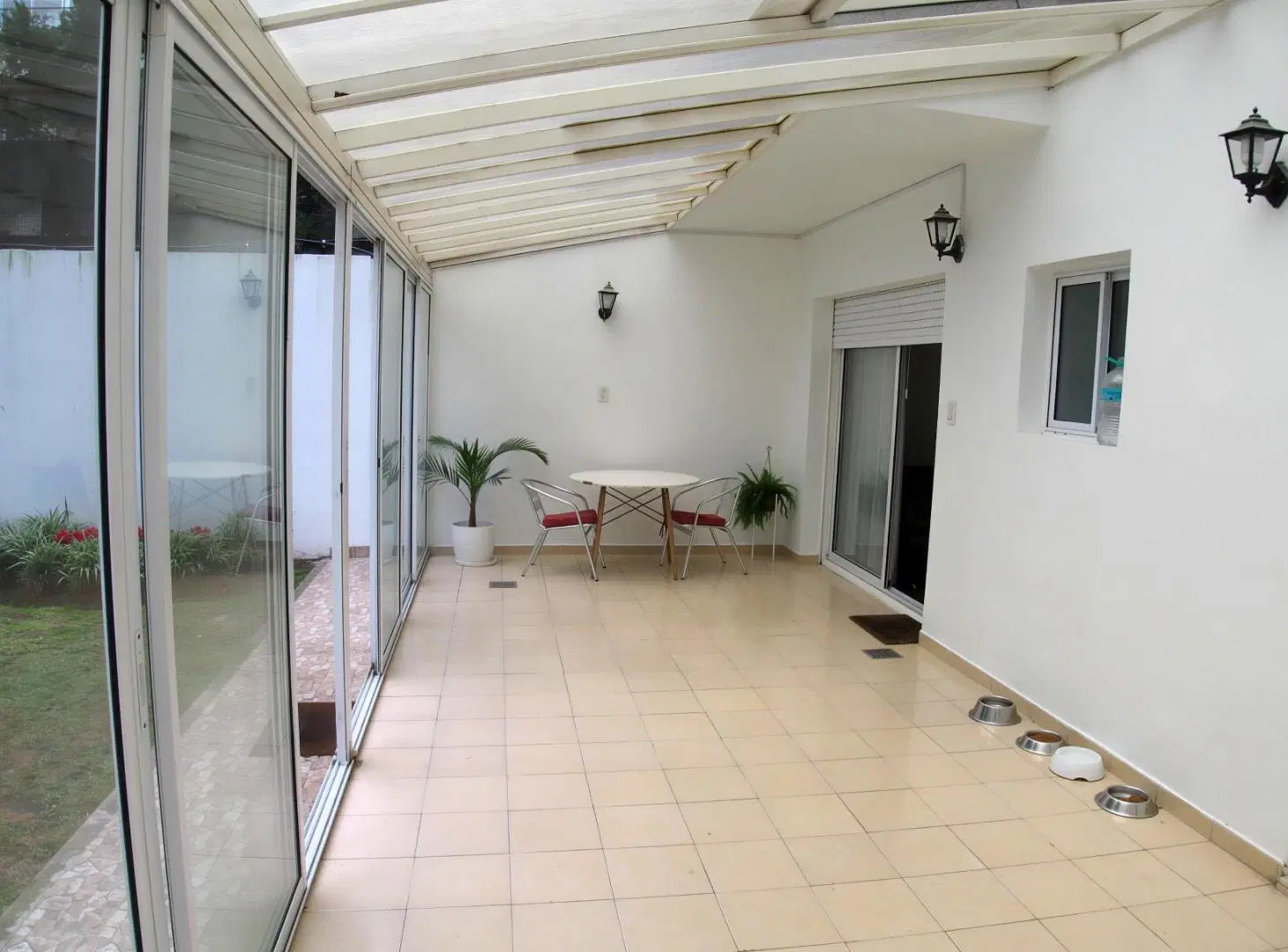 Venta 3 ambientes con Dependencia de servicio | Patio | Quincho y cochera fija cubierta 3