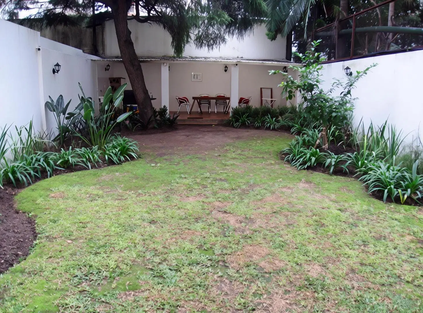 Venta 3 ambientes con Dependencia de servicio | Patio | Quincho y cochera fija cubierta 4