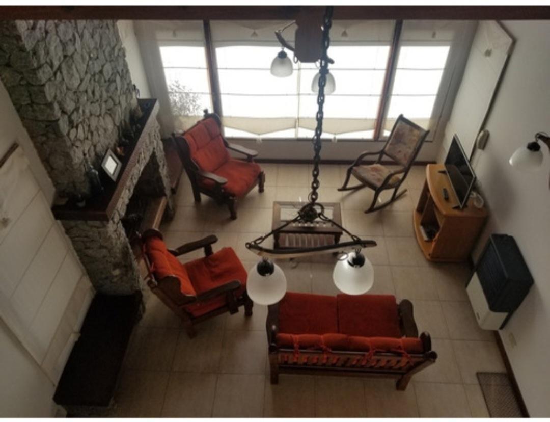 Gran Casa en Excelente Zona de Mar de Las Pampas 4