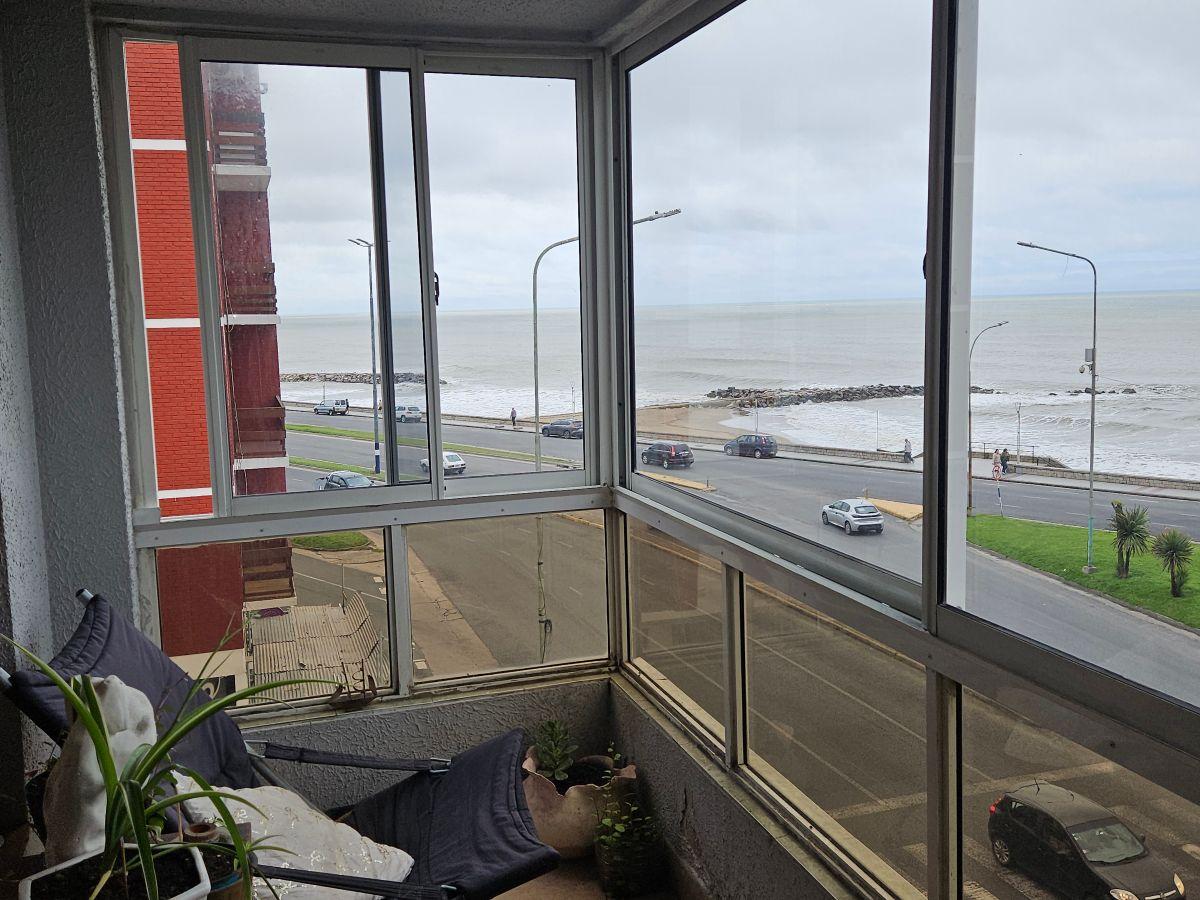 Se vende Semipiso frente al mar La Perla.