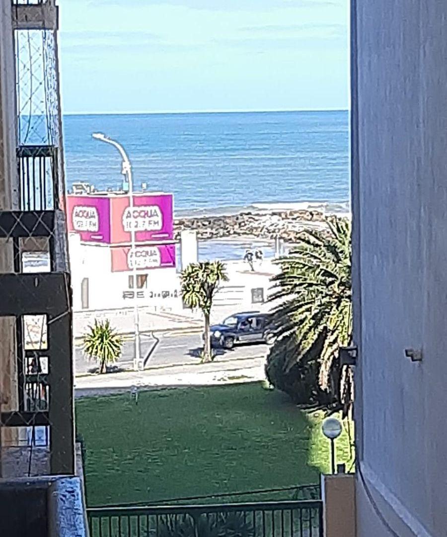 Foto de Excelente departamento de dos ambientes se vende zona La Perla a metros, imagen 5