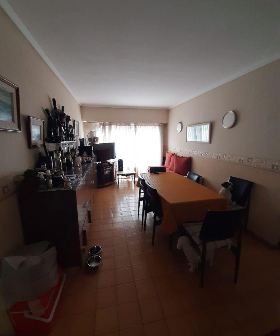 Foto de Excelente departamento de dos ambientes se vende zona La Perla a metros, imagen 4