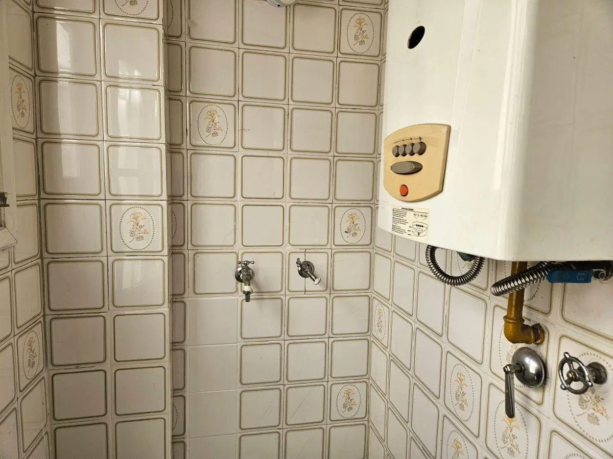 Se alquila 24 meses, tres ambientes comodos y cochera.zona Dorrego y Luto 2