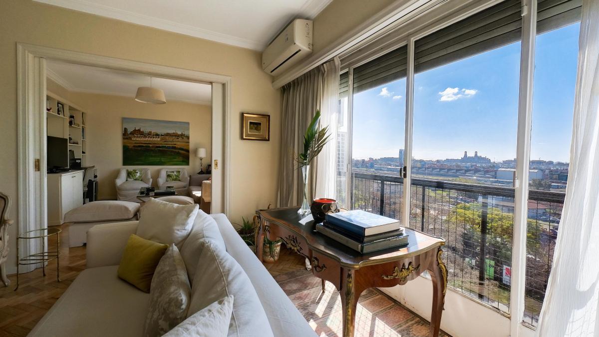 Venta, Refaccionado a Nuevo! Cochera, Piso Alto, Super Luminoso. 2