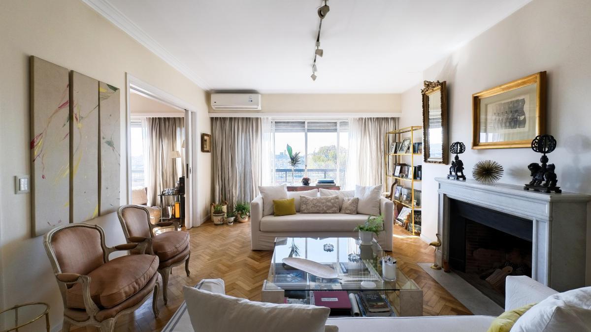 Venta, refaccionado a nuevo!!! cochera, piso alto, super luminoso.