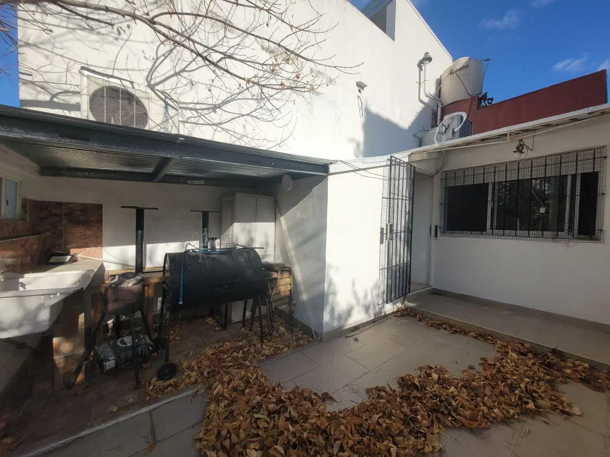 Excelente PH sin expensas! 2 dormitorios,terraza propia con parrilla 1