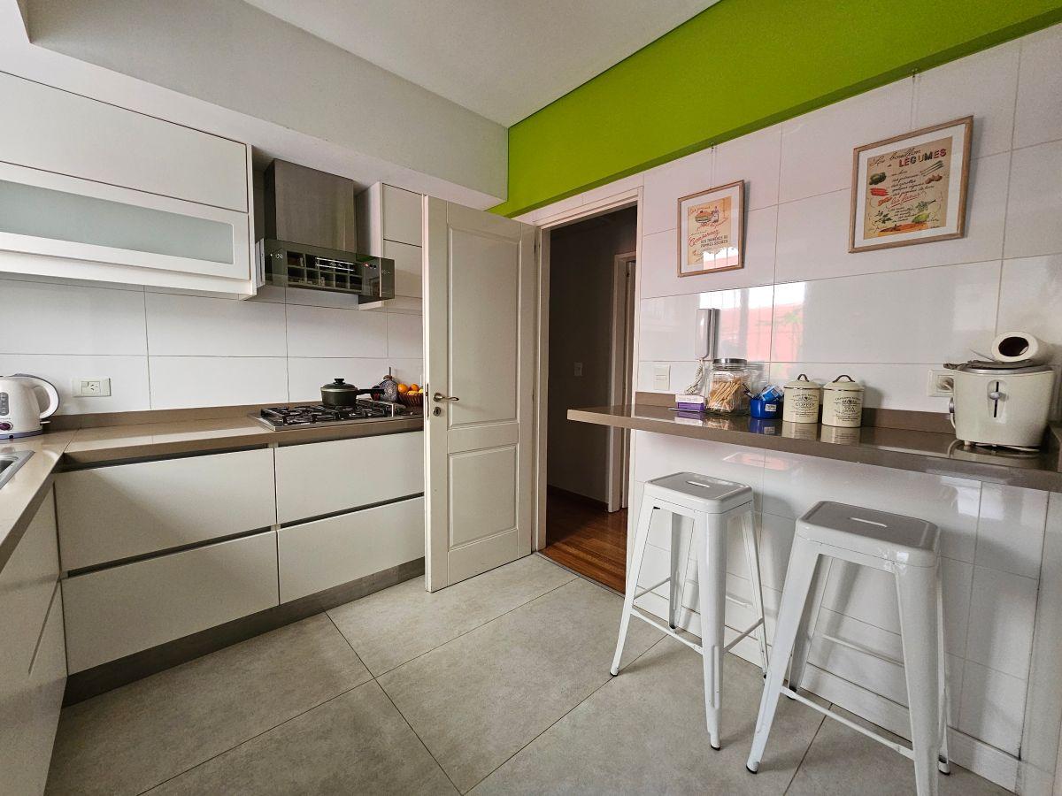 Semipiso a contrafrente tranquilo, 3 dorm c/dep, terraza, patio y coch. Piscina en PB!!