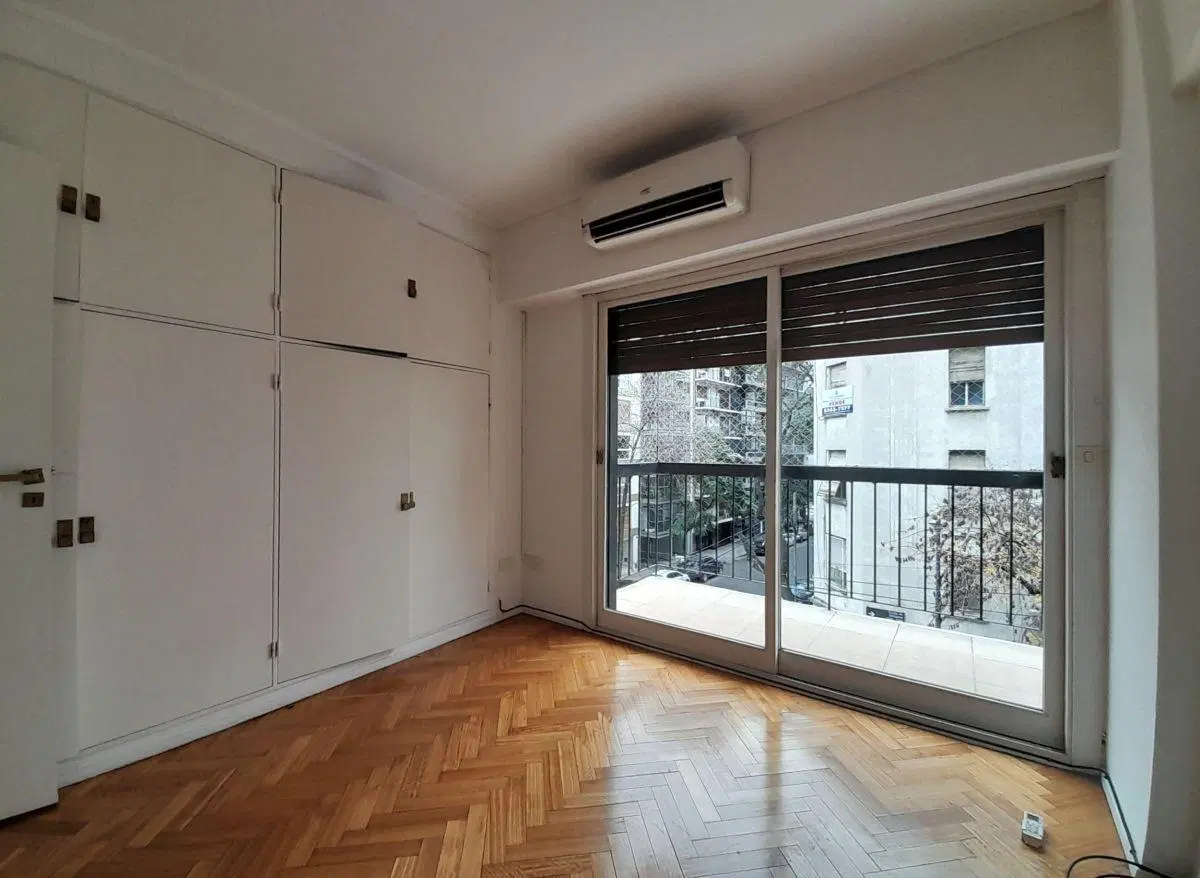 Semipiso reciclado con balcón al frente! 3 dormitorios, cochera 8
