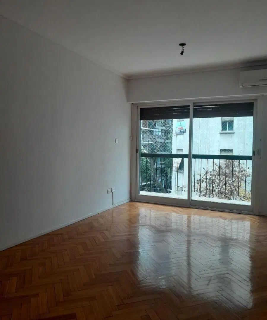 Semipiso reciclado con balcón al frente! 3 dormitorios, cochera 3