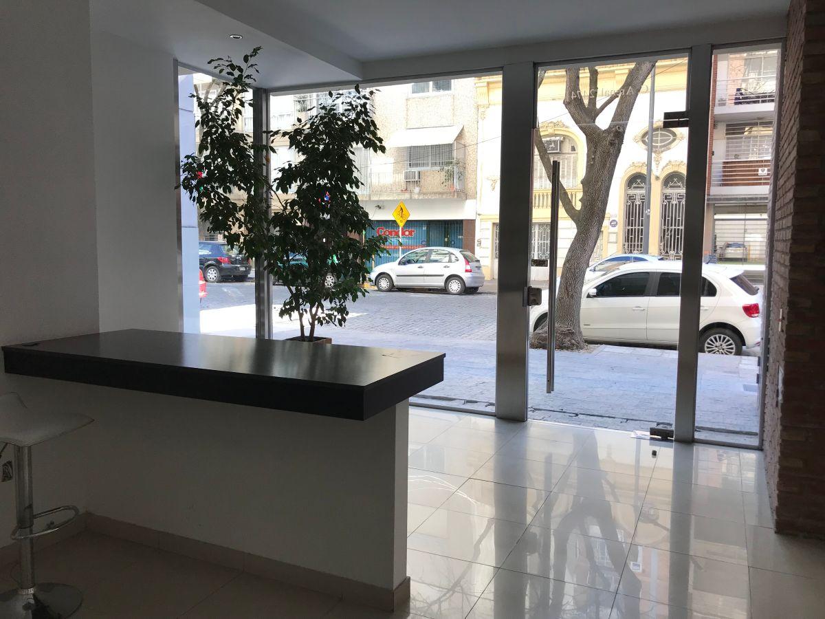 Foto de Hermoso semipiso con parrilla propia y cochera. Edificio con piscina y, imagen 5