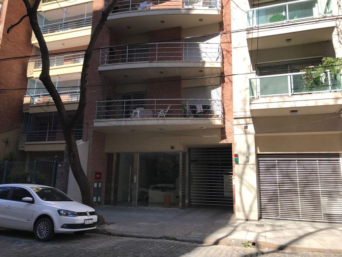 Foto de Hermoso semipiso con parrilla propia y cochera. Edificio con piscina y, imagen 2