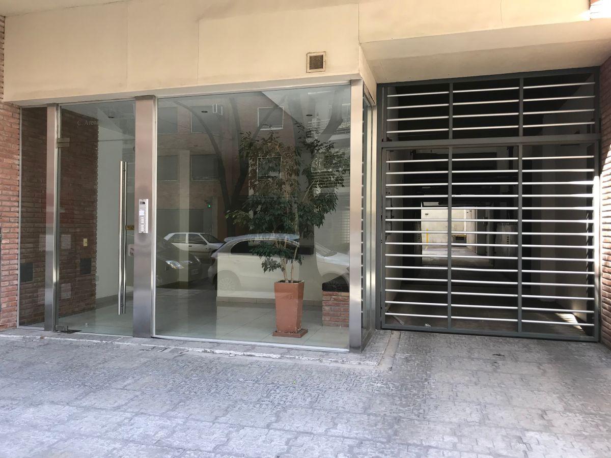 Foto de Hermoso semipiso con parrilla propia y cochera. Edificio con piscina y, imagen 4