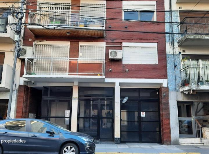 alquiler departamento 3 ambientes con patio en flores 2
