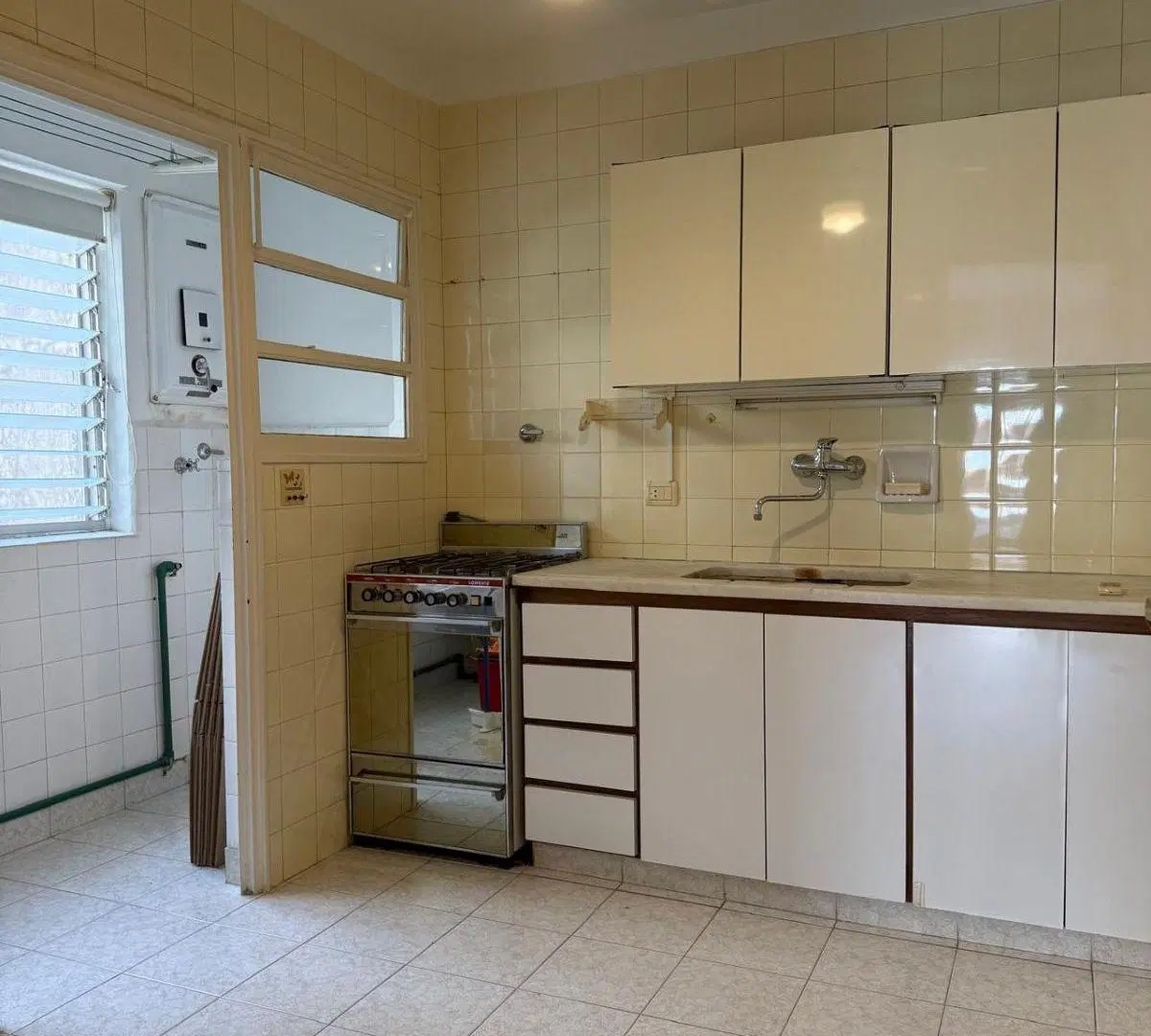 venta 3amb con balcón corrido al frente en la zona de mayor crecimiento edilicio de Av Avellaneda 2