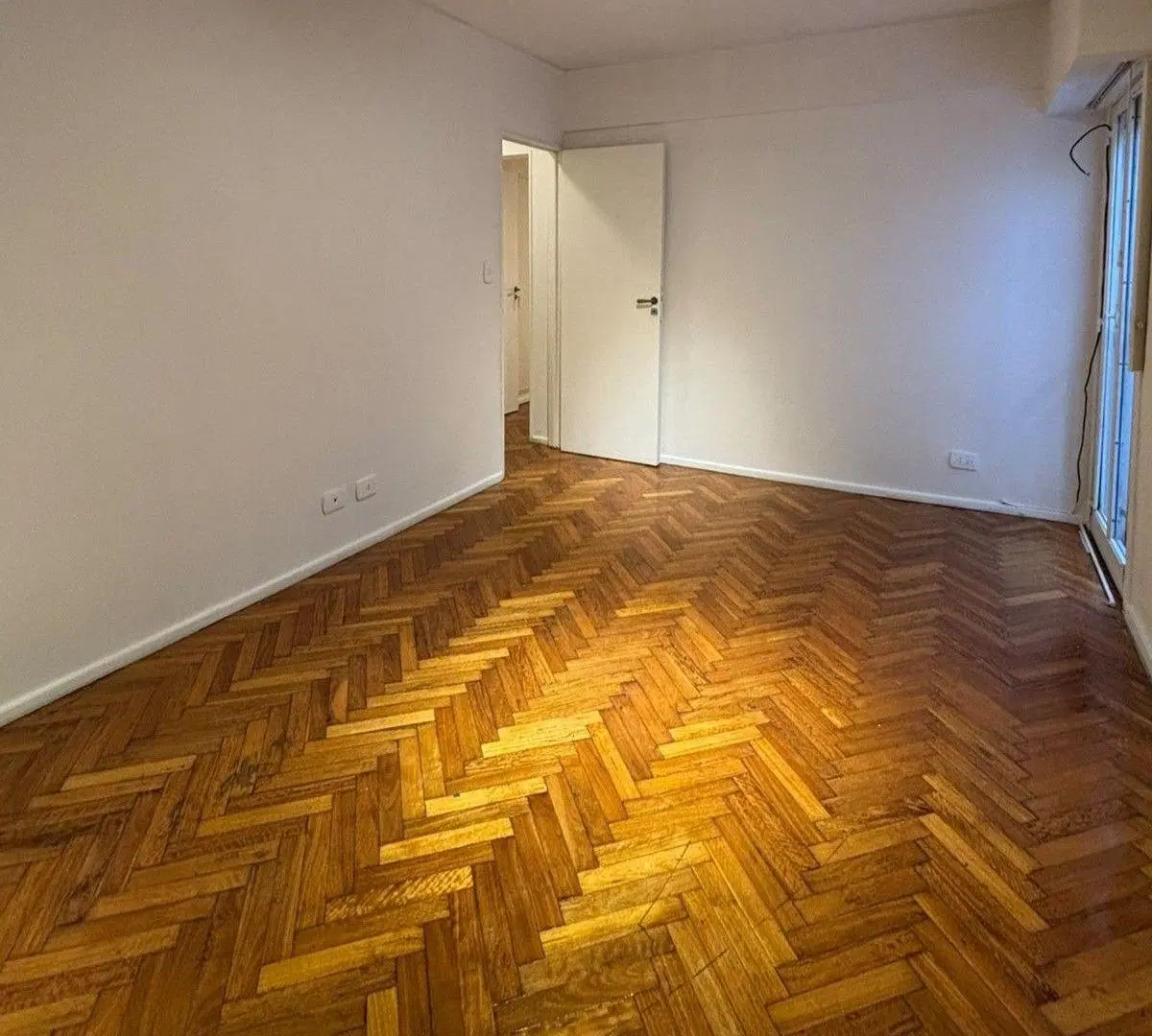 ATRACTIVO y FUNCIONAL 2amb. 42m2 lat. M/LUM. COC.COM. LAV. EXCELENTÍSIMO ESTADO p/entrar a VIVIR ! 4