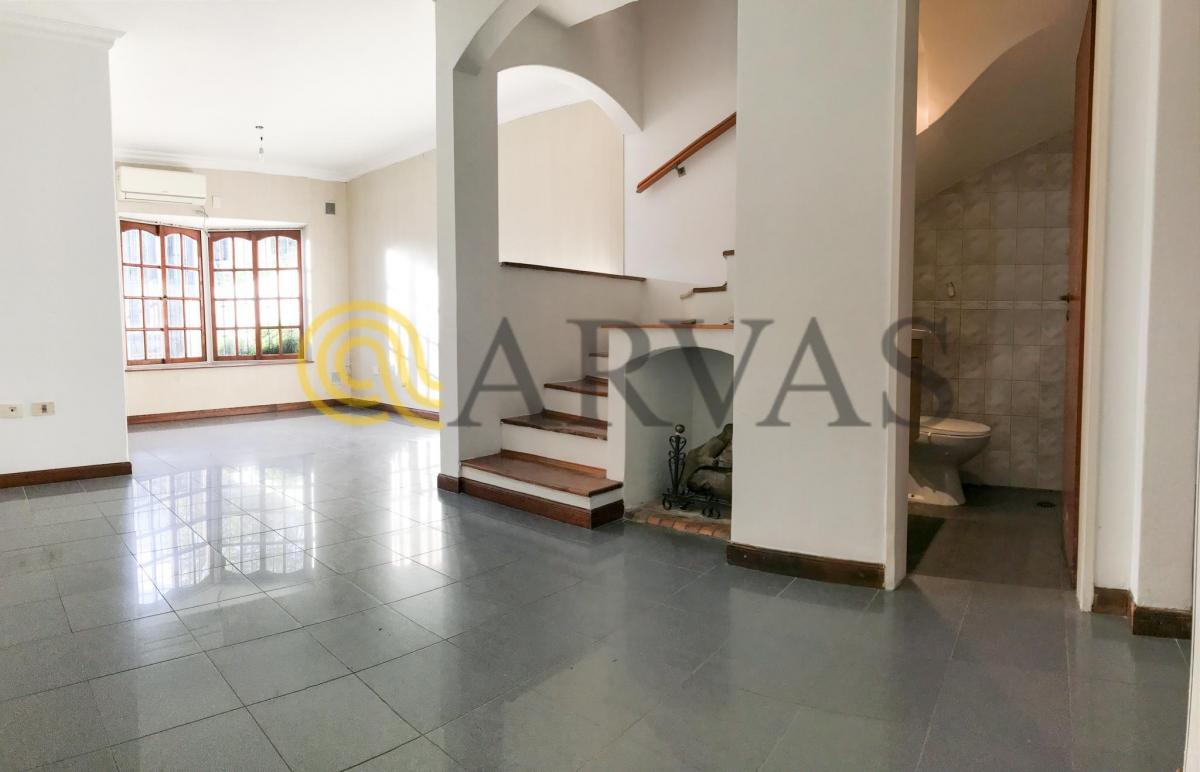 Punta Chica – Triplex Entre Avs 5