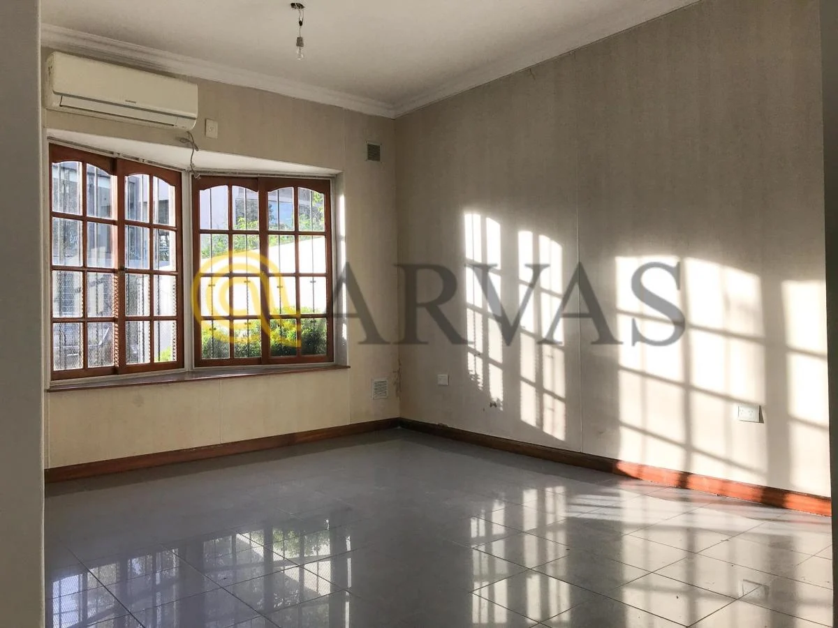Punta Chica – Triplex Entre Avs 1