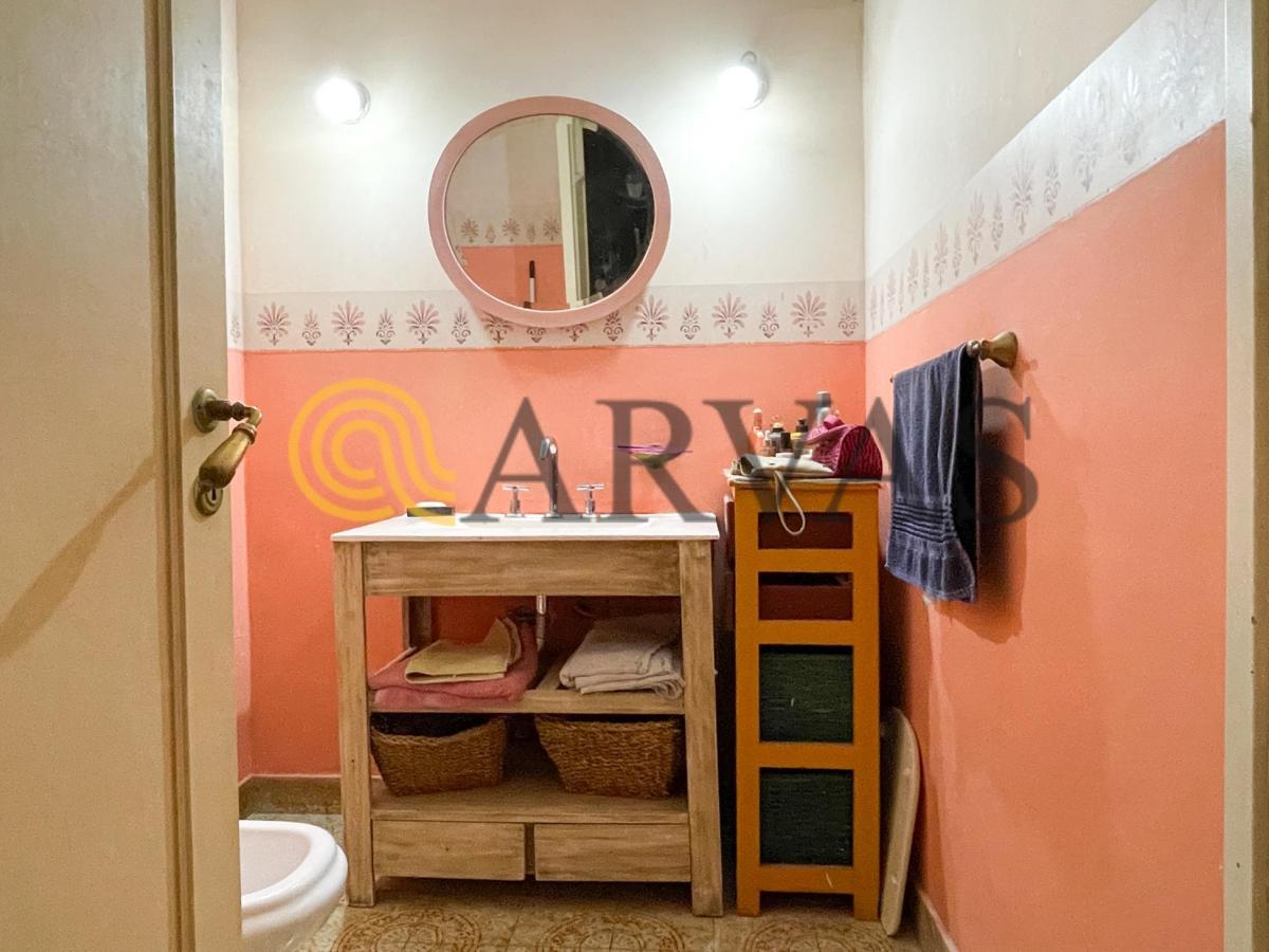 Casa de 360m2 en Punta Chica con 4 habitaciones, parque, pileta y parrilla