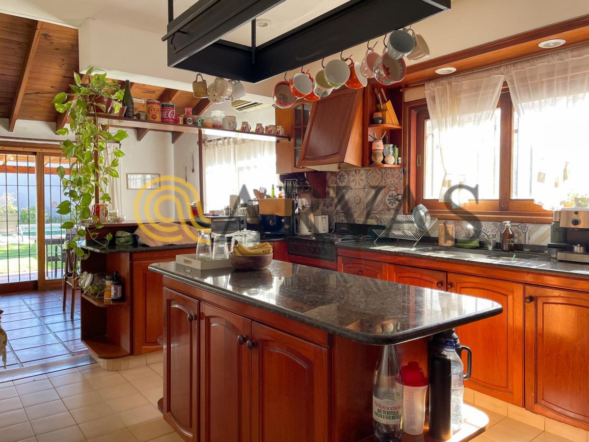 Foto de Casa de 327m2 en Martinez con 4 habitaciones, jardín, pileta, playroom, imagen 3