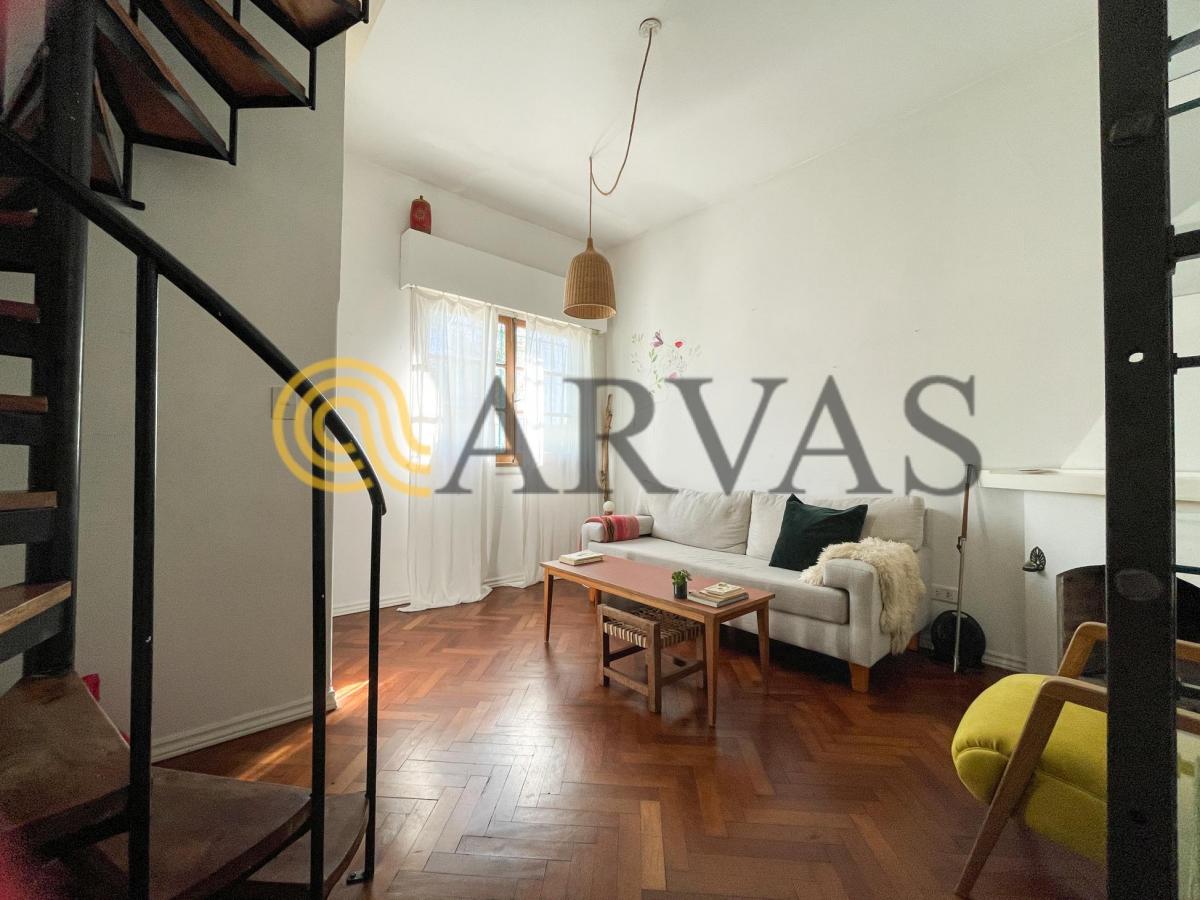 PH de 95m2 San Isidro con 2 dormitorios, patio y terraza.