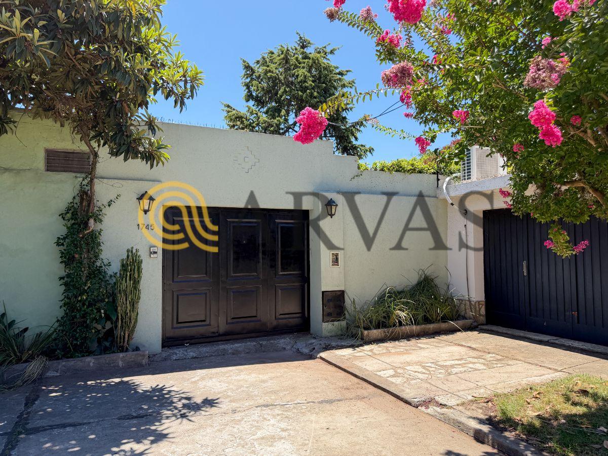 Casa en Beccar - 1 planta - 231m2- 2 dorm - jardín y pileta