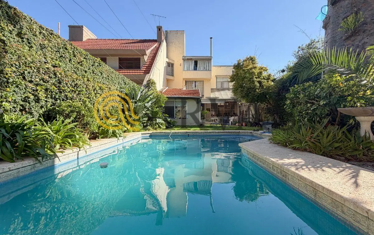 Casa en Punta Chica -388m2 - dependencia - 3 dorm - pileta - jardín 2