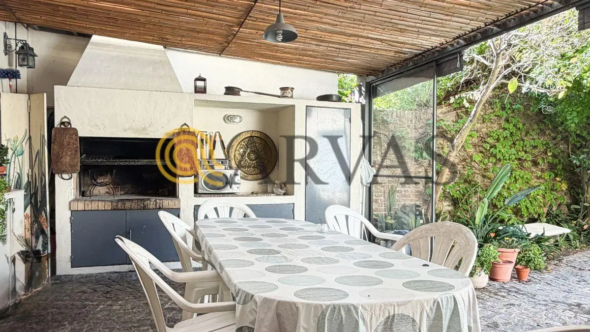 Casa en Punta Chica -388m2 - dependencia - 3 dorm - pileta - jardín 4