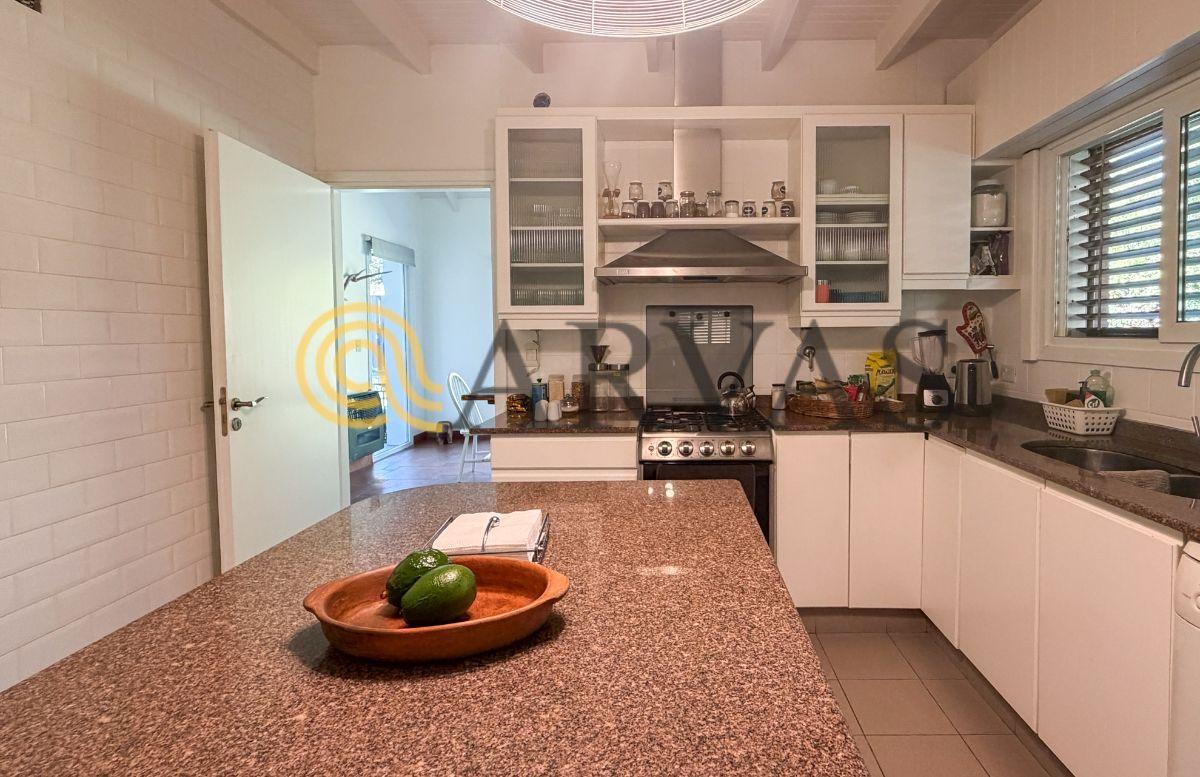 Foto de Casa de 3 dorm en Beccar - Jardín - Quincho - Pileta - Amueblada, imagen 4