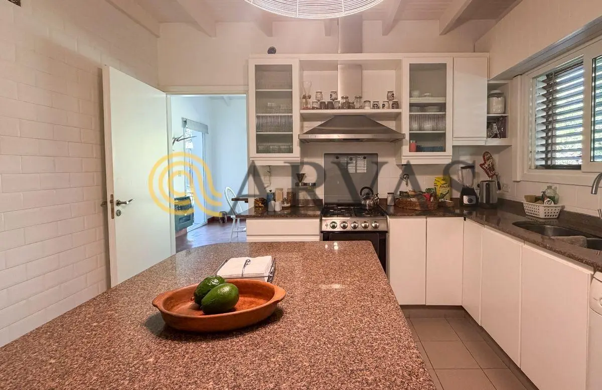 Casa de 3 dorm en Beccar - Jardín - Quincho - Pileta - Amueblada 4