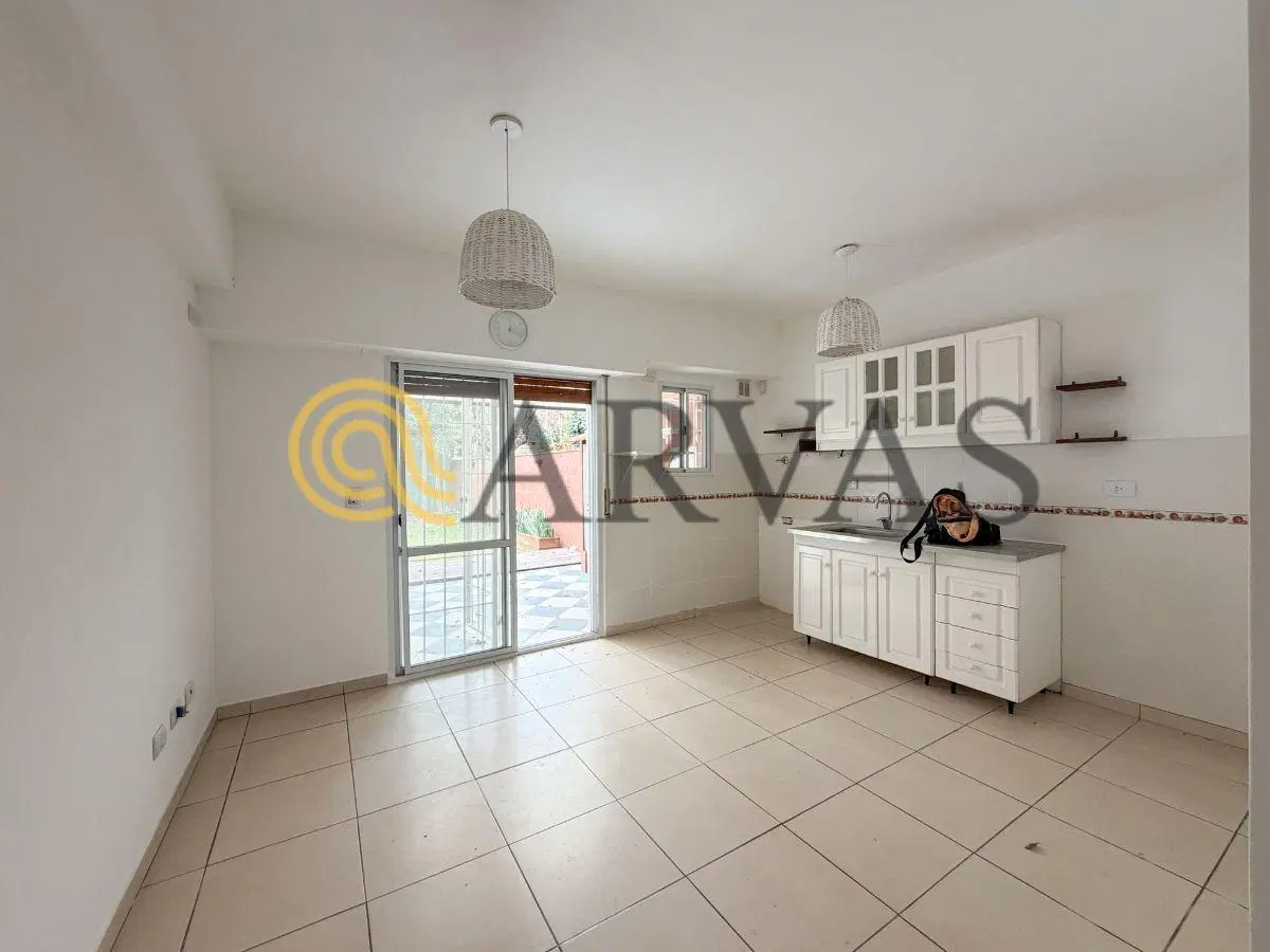 Triplex en venta - San Fernando - 2 dorm - jardín - playroom - con renta 2