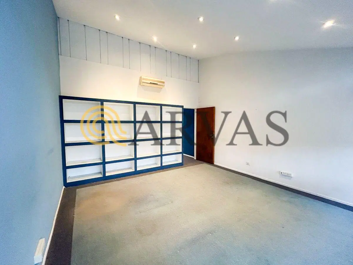 PUNTA CHICA – OFICINA EN ALQUILER – CAPELINA - Av. DEL LIBERTADOR 5