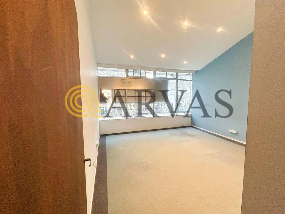 PUNTA CHICA – OFICINA EN ALQUILER – CAPELINA - Av. DEL LIBERTADOR 3