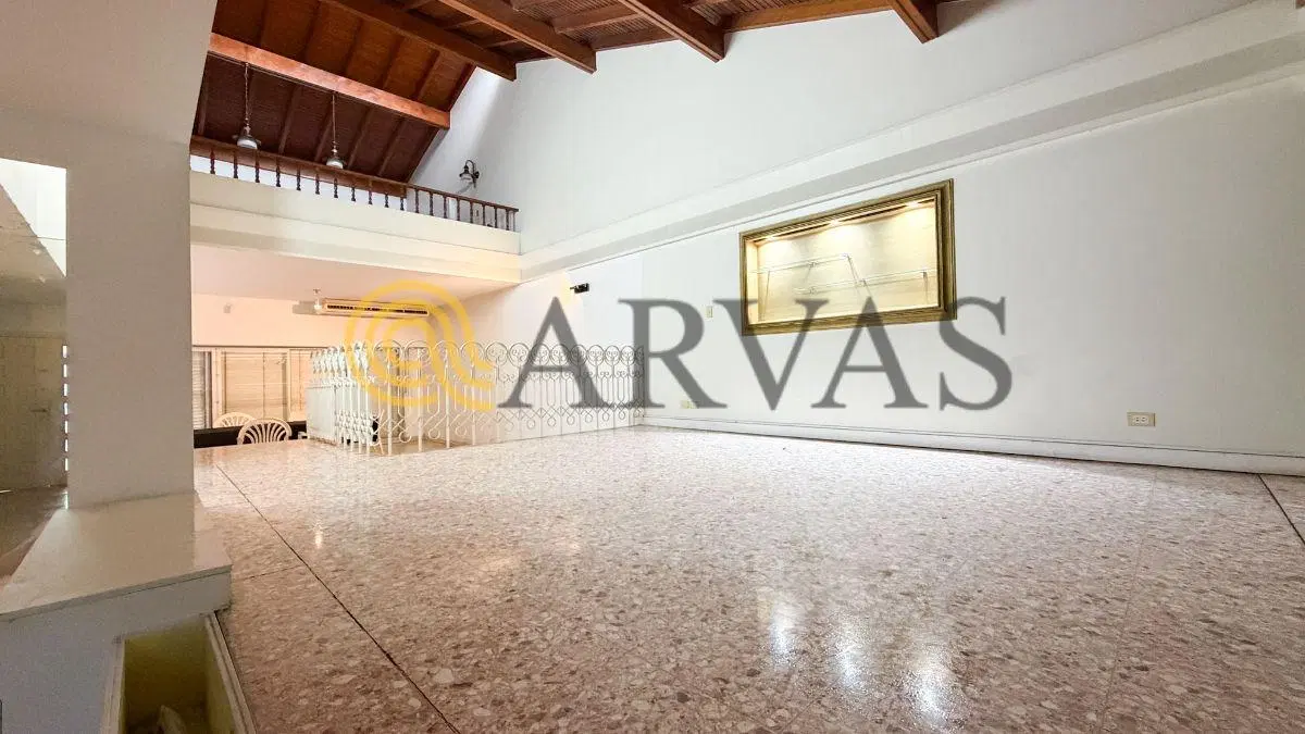 Casa en Punta Chica - 720m2 - 3 dorm - dependencia - playroom - parque - pileta 4