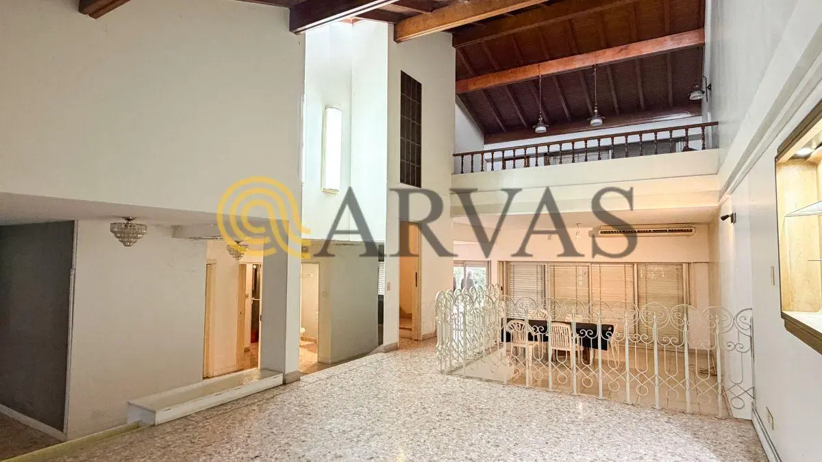 Casa en Punta Chica - 720m2 - 3 dorm - dependencia - playroom - parque - pileta 1