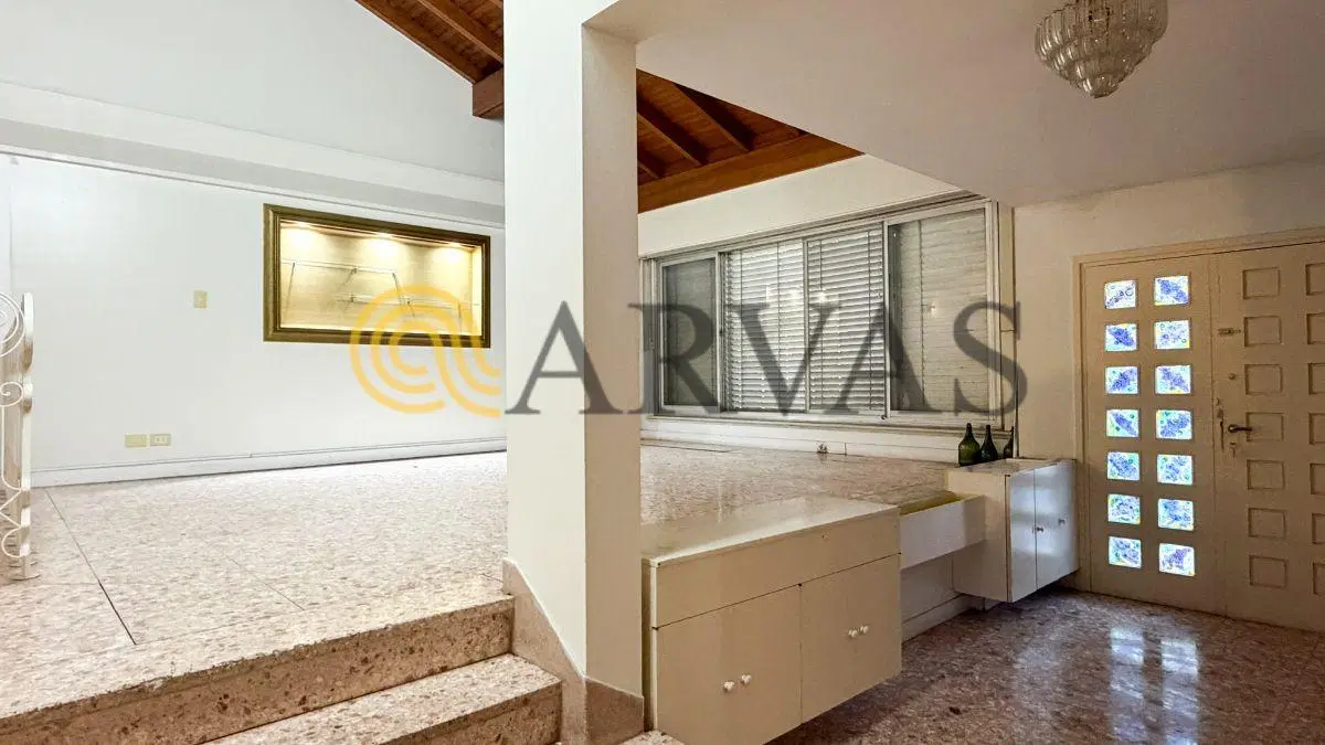 Casa en Punta Chica - 720m2 - 3 dorm - dependencia - playroom - parque - pileta 2