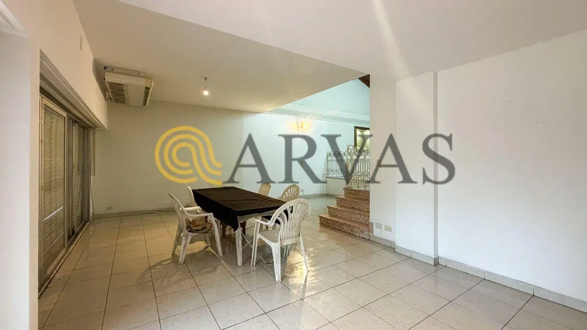 Casa en Punta Chica - 720m2 - 3 dorm - dependencia - playroom - parque - pileta 8