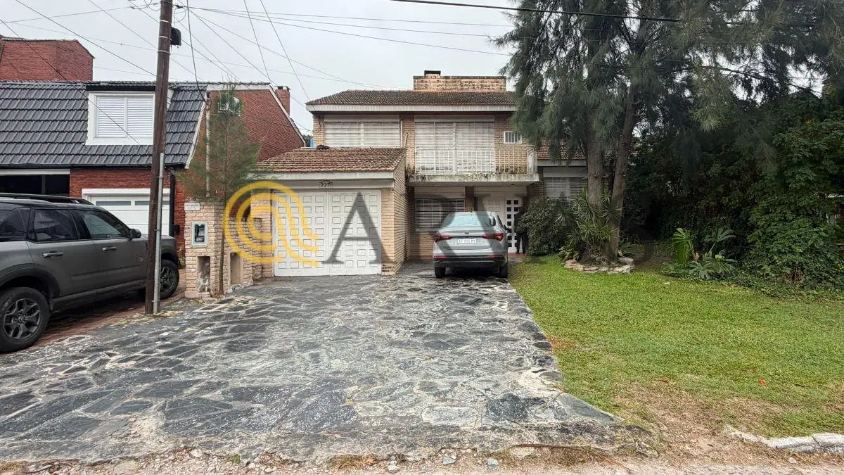 Casa en Punta Chica - 720m2 - 3 dorm - dependencia - playroom - parque - pileta 3