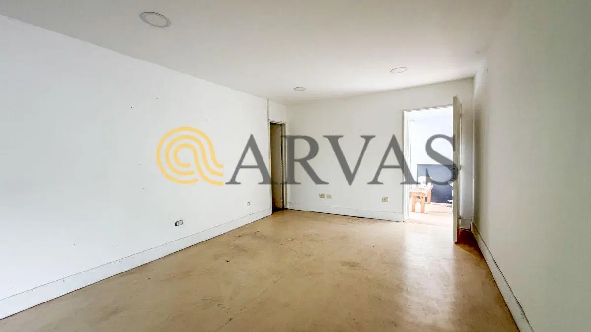 Local en Acassuso - sobre av. Libertador - 93m2 - con patio 5