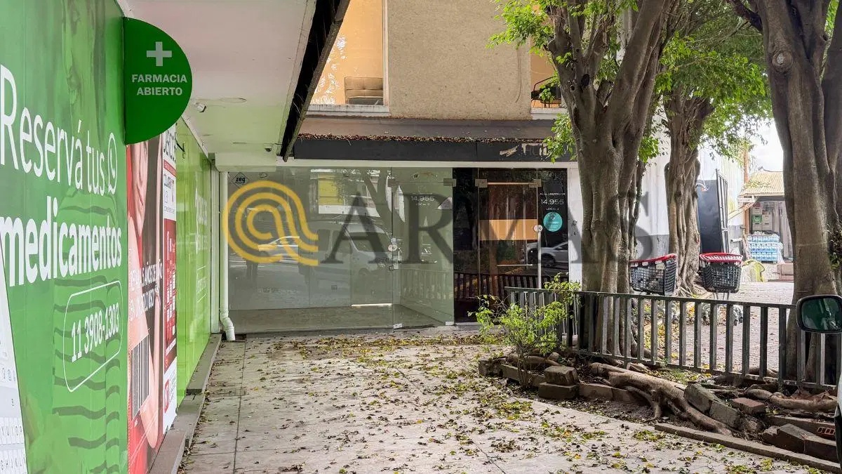 Local en Acassuso - sobre av. Libertador - 93m2 - con patio 1