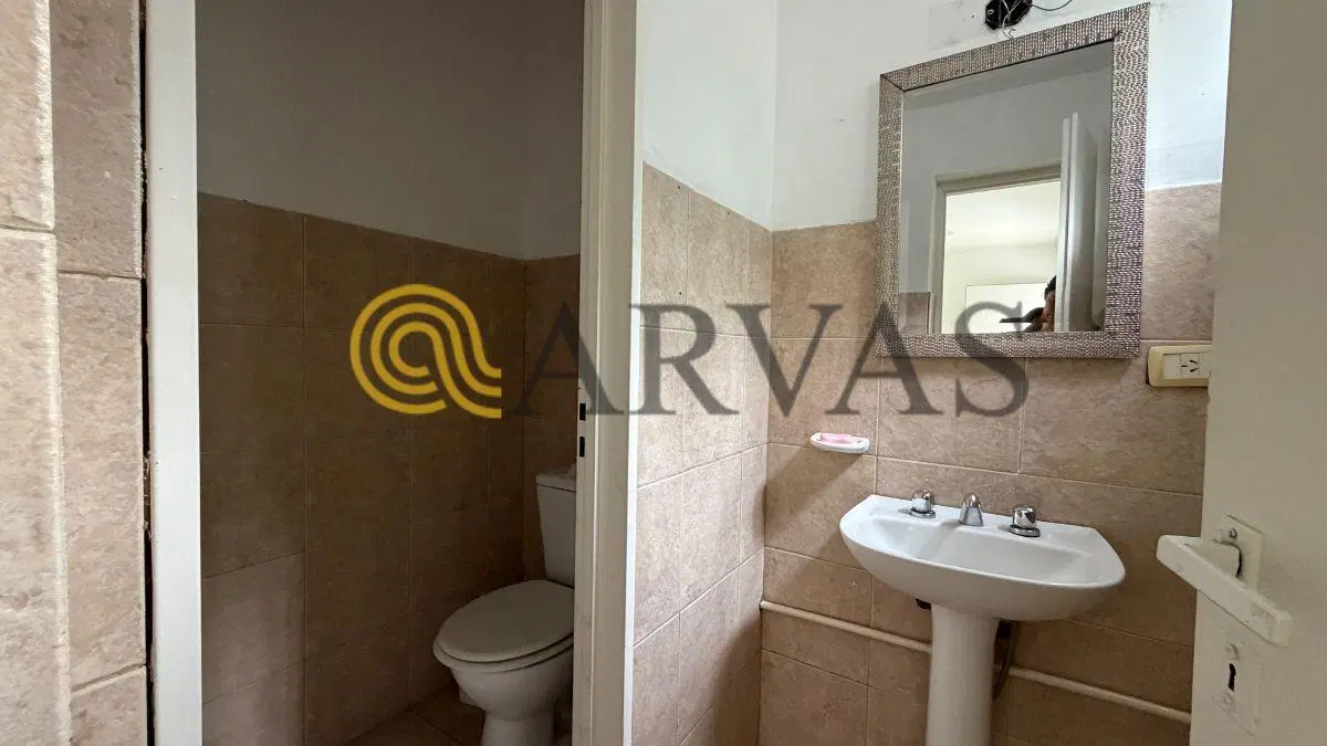Local en Acassuso - sobre av. Libertador - 93m2 - con patio 4